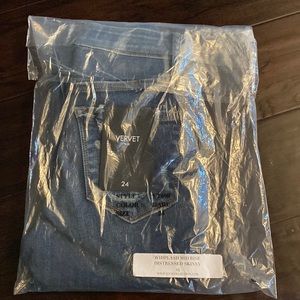 Super cute jeans 👖….. love this brand …. I model for this brand at a boutique